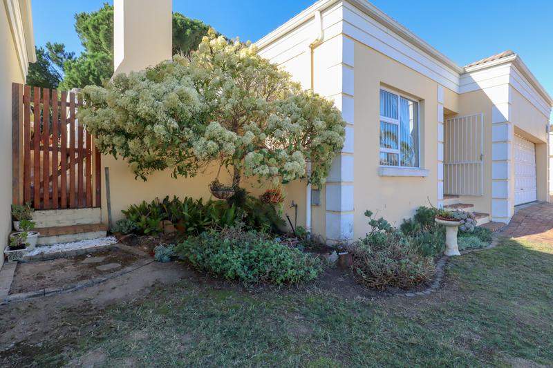 To Let 3 Bedroom Property for Rent in Somerset Ridge Western Cape